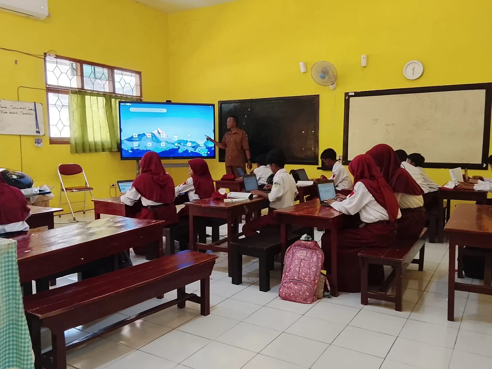 LABORATORIUM KOMPUTER DAN TIK
